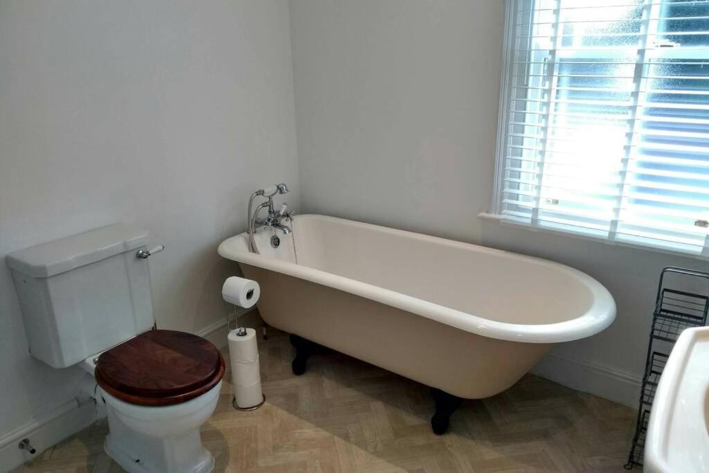 Luxury Townhouse In Town Centre, Views, River Walk, Free Parking Shrewsbury Extérieur photo