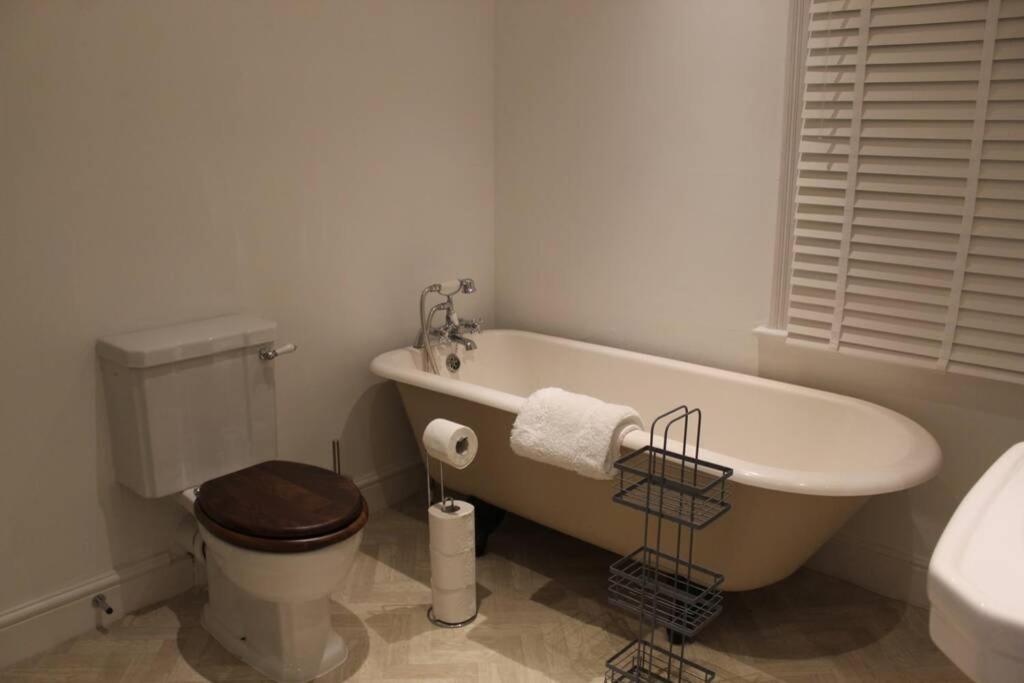 Luxury Townhouse In Town Centre, Views, River Walk, Free Parking Shrewsbury Extérieur photo