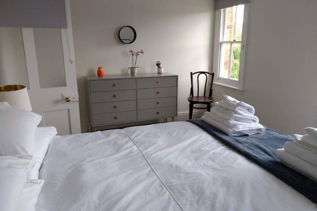 Luxury Townhouse In Town Centre, Views, River Walk, Free Parking Shrewsbury Extérieur photo