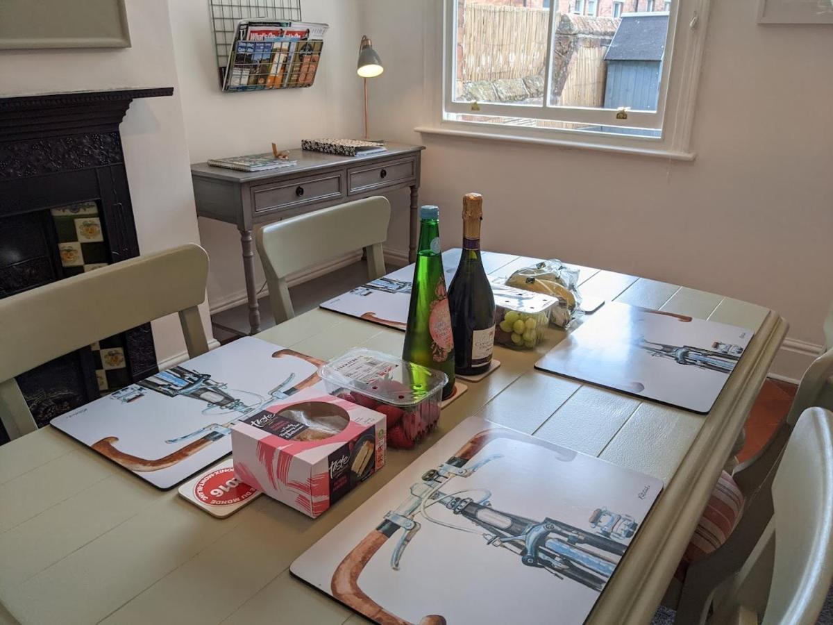 Luxury Townhouse In Town Centre, Views, River Walk, Free Parking Shrewsbury Extérieur photo